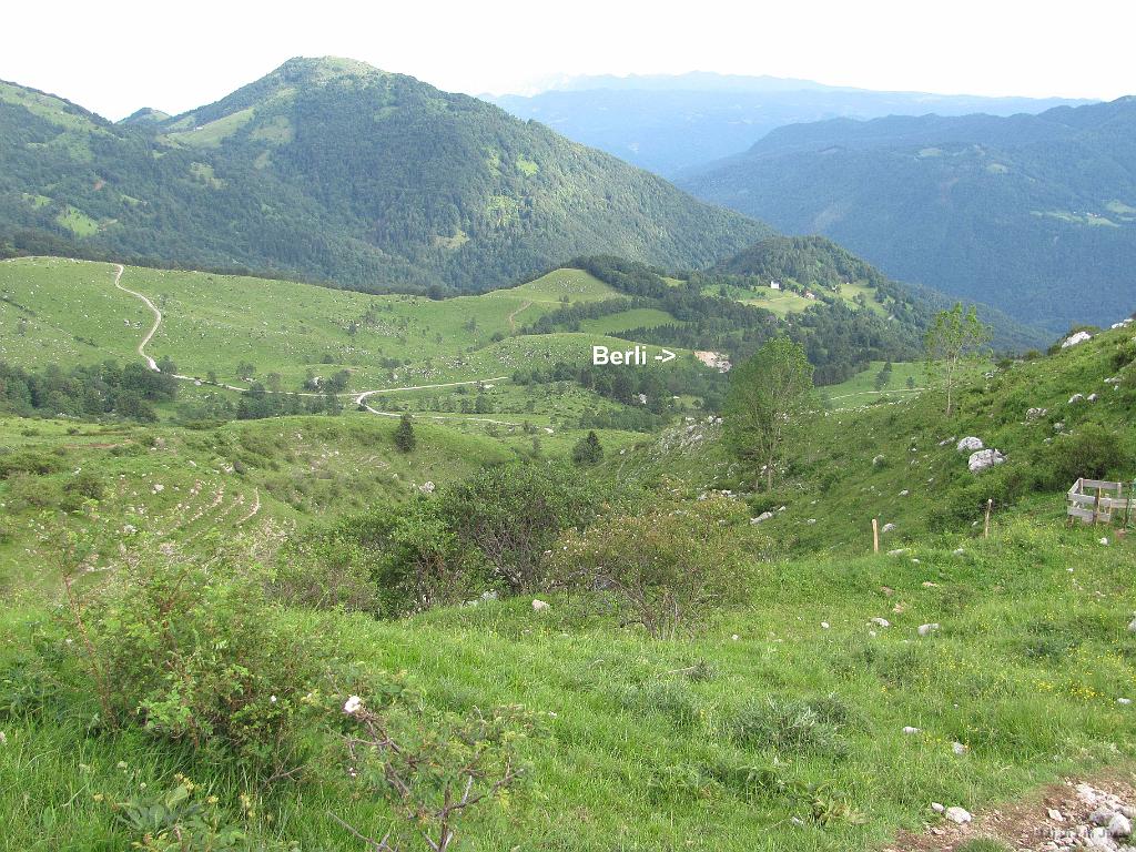 Slika_94.jpg - Od pl. Slapnik do Berlija je bilo predaleč. Ta pot se pa res vleče.