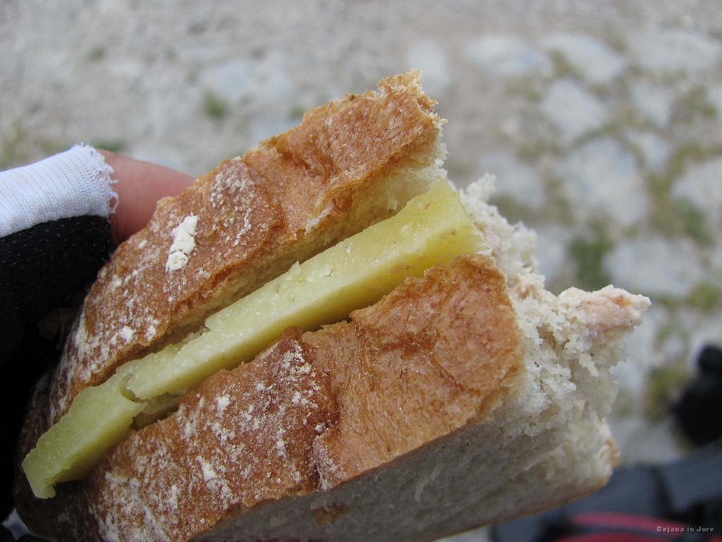 Slika_32.jpg - Mmmm, sir s planine Božca na kraju samem. Njami.