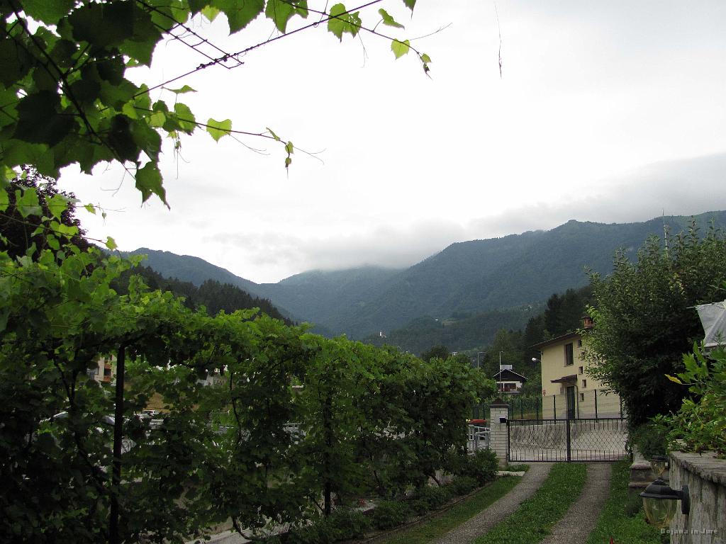 Slika_02.jpg - Jutranji pogled na Porezen izpred hiše ni ravno obetal.