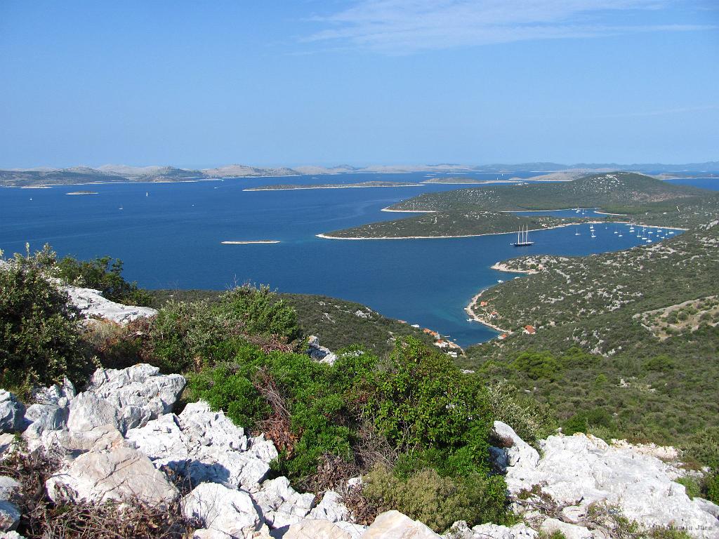 Slika_11.jpg - Pogled v smer Dugega otoka oz. drugo, robinzonsko stran otoka Pašman.