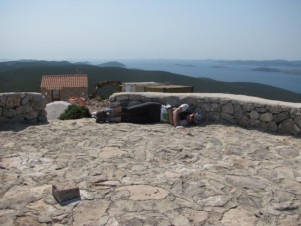 Slika_24.jpg - Bojana lovi senco, saj res žge.