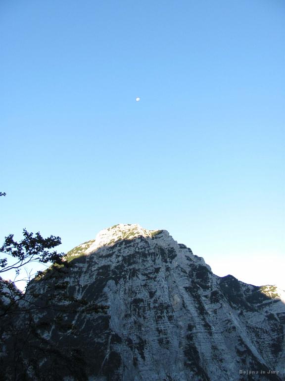 Slika_019.jpg - Zadnjiški Ozebnik (2084 m) z Luno.