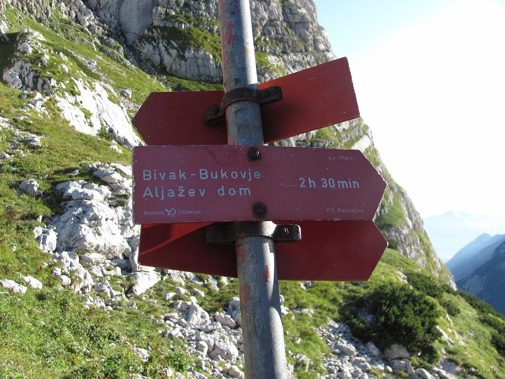 Slika_027.jpg - V dolino Vrat ni daleč in zato je ta pristop za pot čez Plemenice na Triglav veliko bolj obljudena.