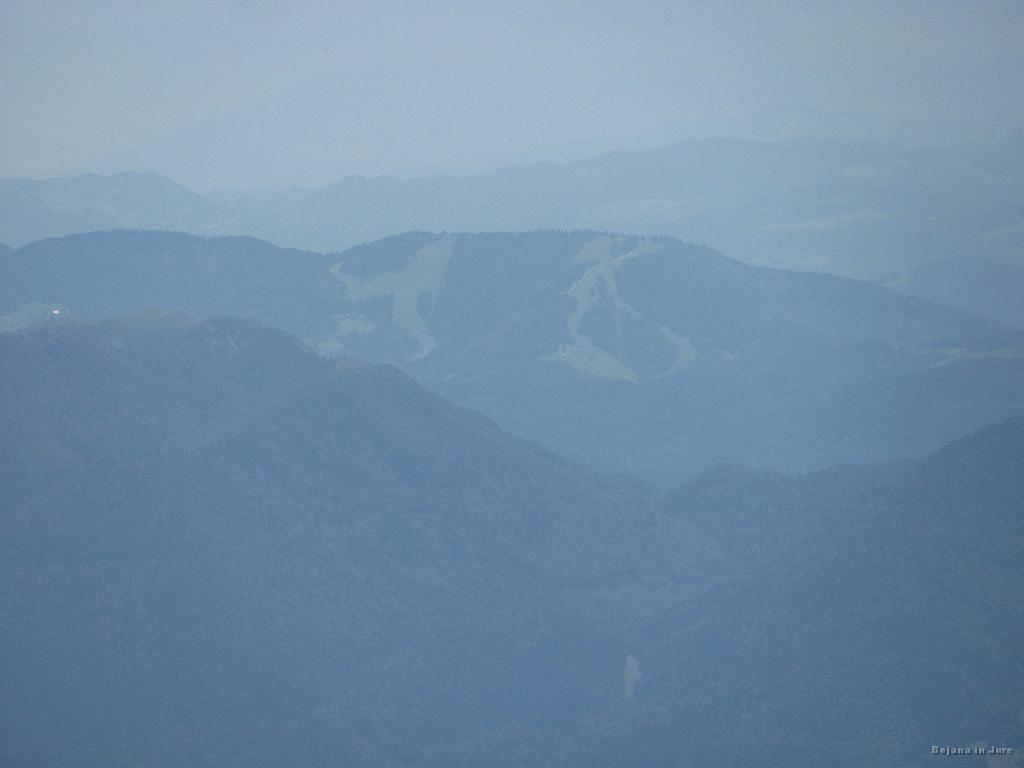 Slika_071.jpg - SC Cerkno fotografiran tik pod vrhom Triglava.