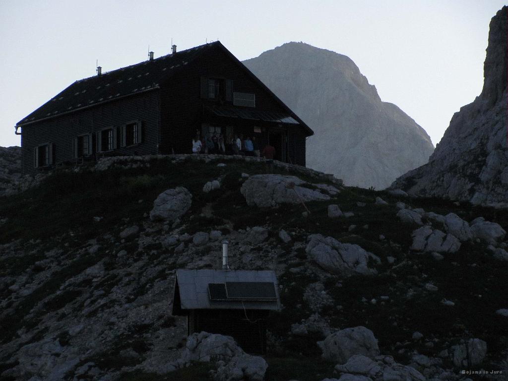 Slika_186.jpg - Zasavska koča s Triglavom.