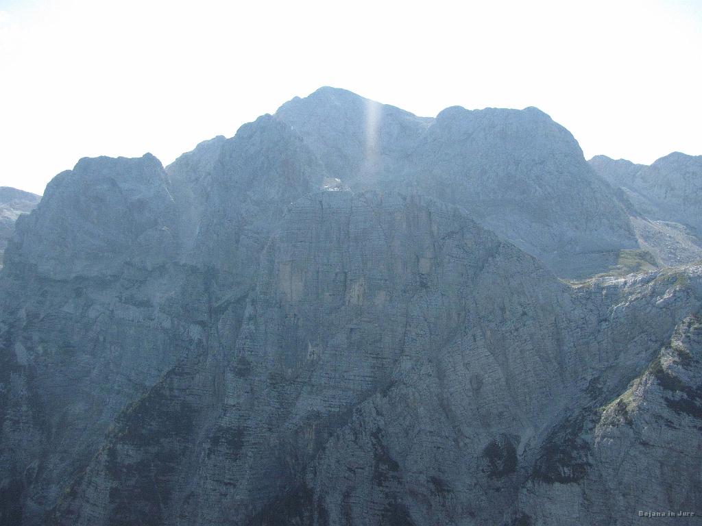 Slika_205.jpg - Pogled z vrha Zadnjiškega Ozebnika (2084 m) na Kanjavec.
