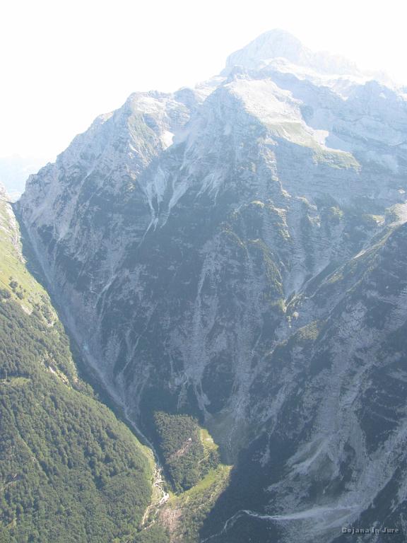 Slika_206.jpg - Pogled z vrha Zadnjiškega Ozebnika na Triglav.