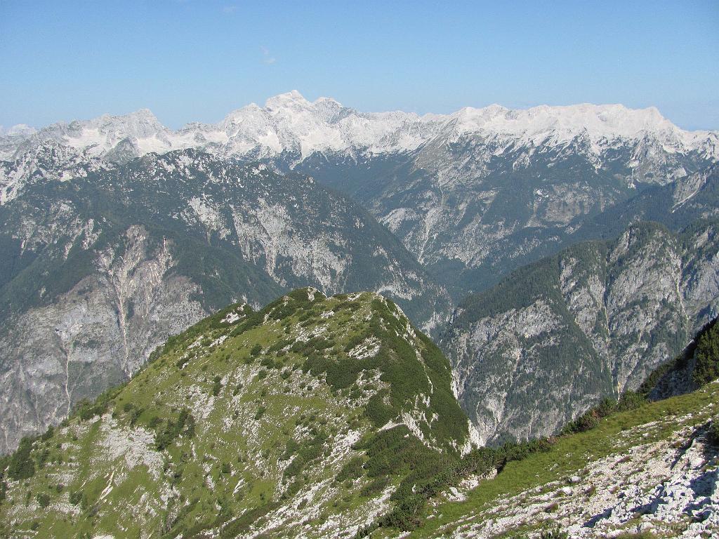 Slika_208.jpg - Pogled z vrha Zadnjiškega Ozebnika je bil prav "kičast".