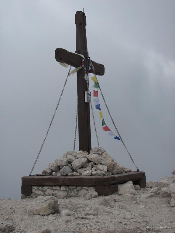 Slika_47.jpg - Vrh ob 12 h. Veter, grmenje, grožnja dežja. Še ...