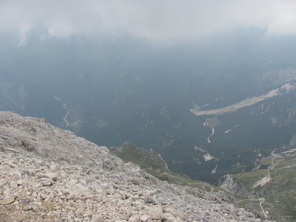 Slika_48.jpg - ...pogled z vrha na smer najinega prihoda, ...