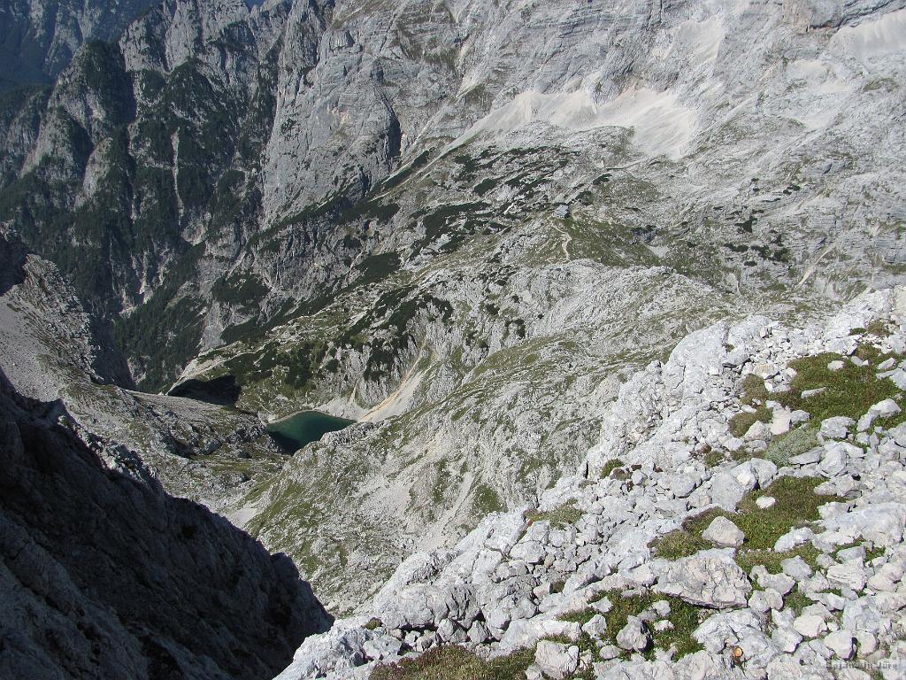Slika_016.jpg - Pogled na Kriške pode z enim jezerom (Spodnje Kriško jezero) od treh.