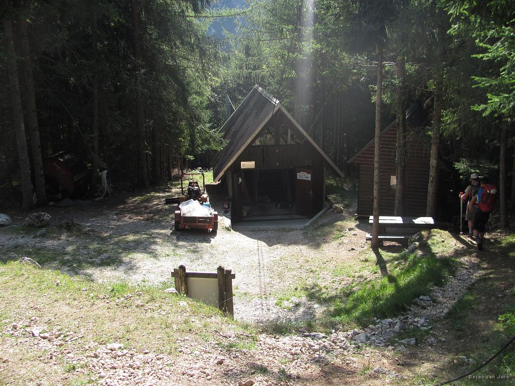 Slika_101.jpg - Spodnja postaja tovorne žičnice na Kriške pode.