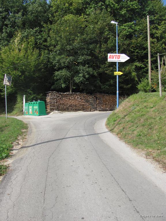 Slika_04.jpg - Tabla za Žažar, kjer sva se odcepila od najine klasične poti v Horjulsko dolino. In splačalo se je!