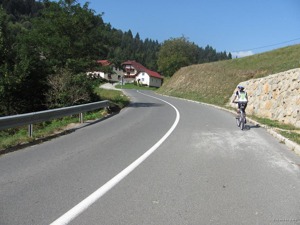 Slika_19.jpg - Meglice so se do zdaj že razkadile in začelo naju je skrbeti, kako bo, ker sva pozabila kremo za sončenje...