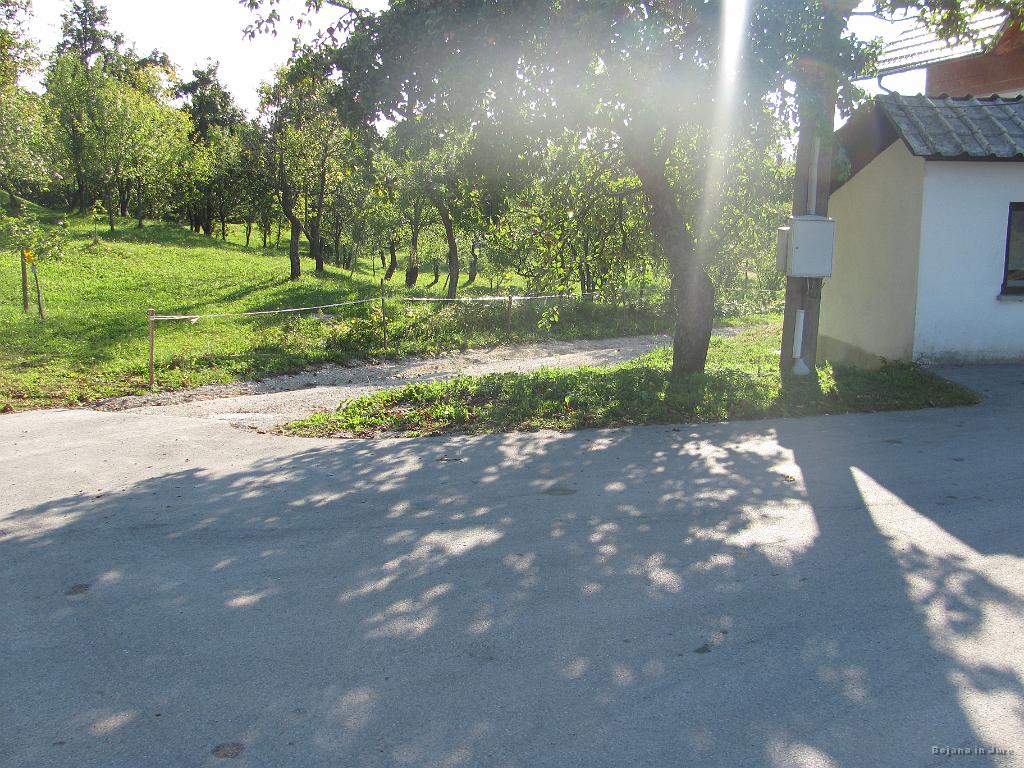 Slika_66.jpg - Evo ga, tik za domom. Makadam je pravi.