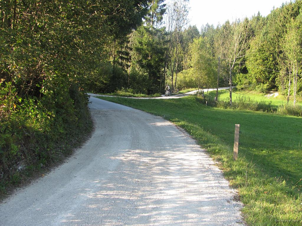 Slika_68.jpg - Izredno lepo utrjen makadam po Žejni dolini.