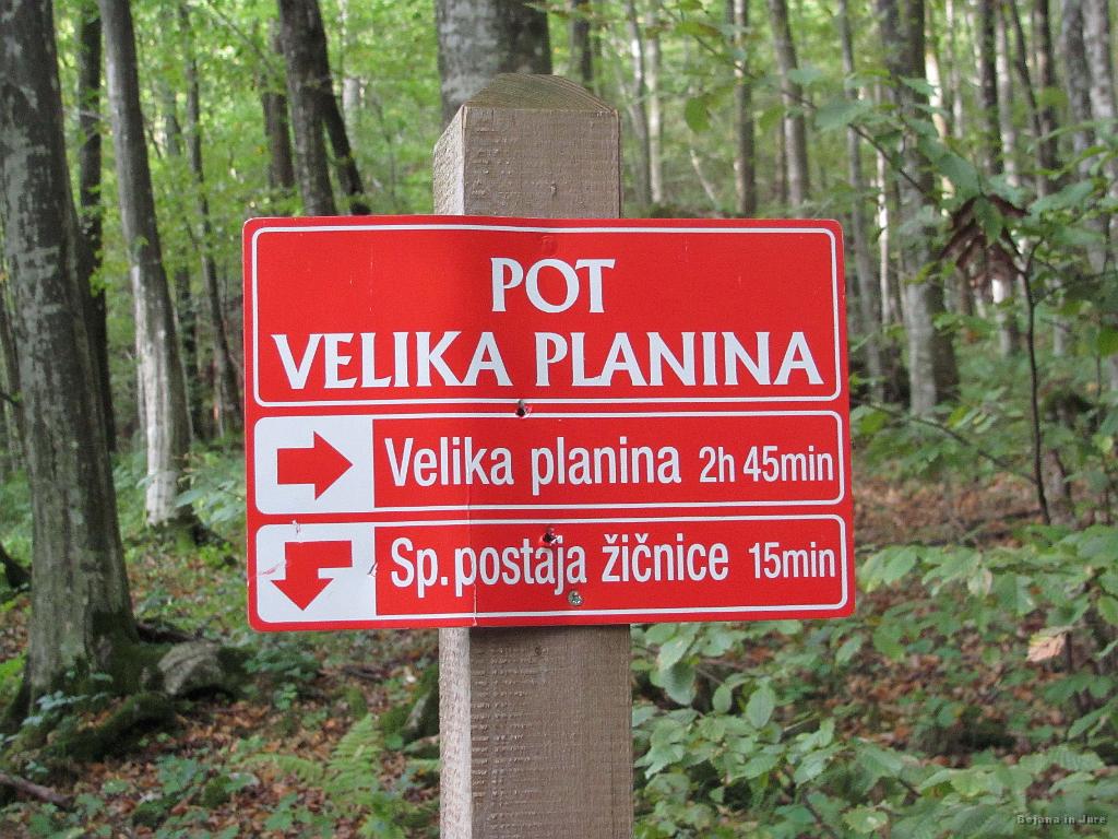 Slika_69.jpg - Tu nisva šla levo, ampak desno, saj je bilo na zemljevidu označeno kot markirana pot.