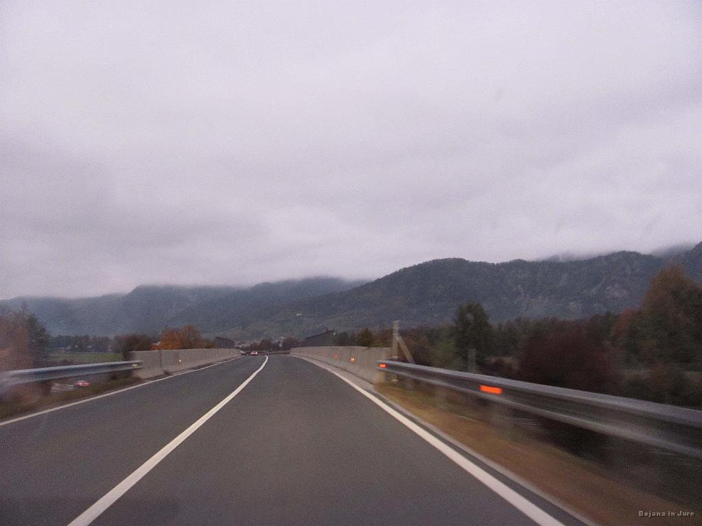 Slika_02.jpg - Jutranji pogled ni bil ravno obetajoč, vendar sva verjela v vremenarje, da bo na vrhu sonček.