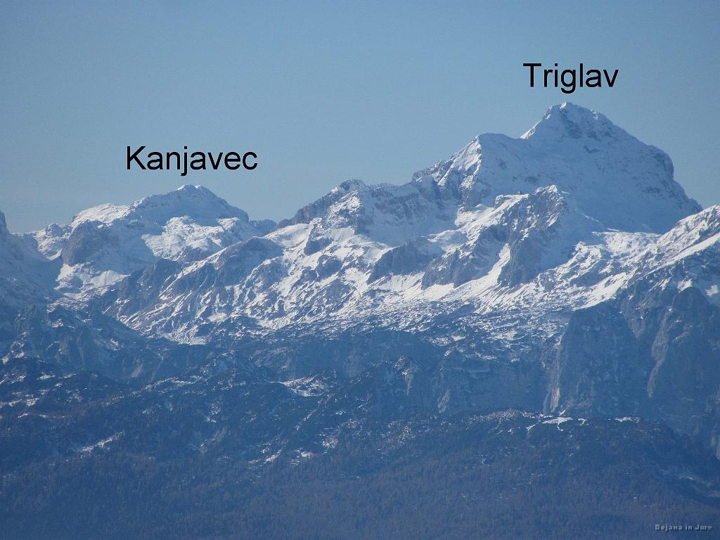 Slika_49.jpg - Triglav in tudi lepo viden Kanjavec.