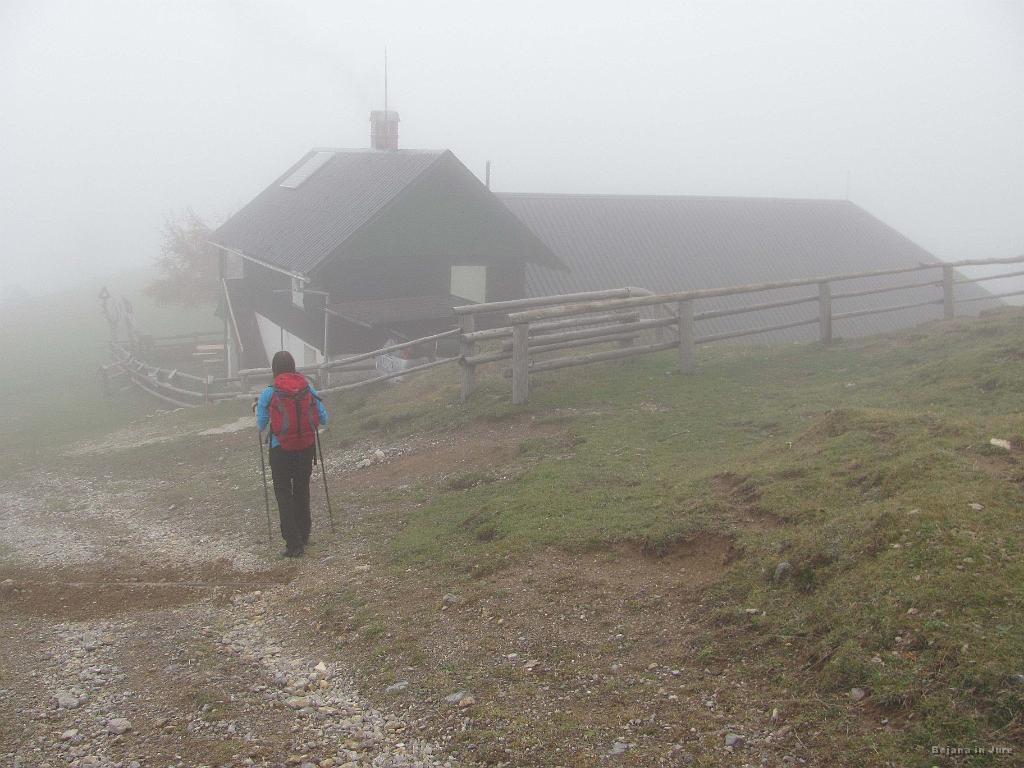Slika_73.jpg - Zabreška planina. V tej megli sva imela kar nekaj težav, saj je vidljivost bolj slaba.