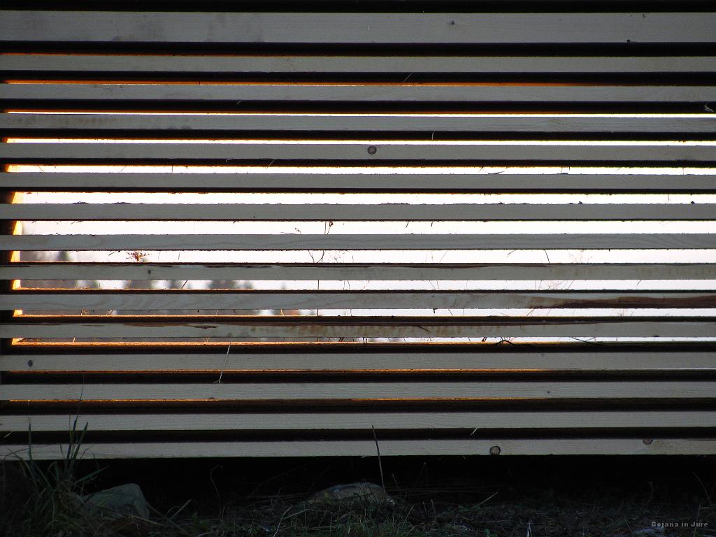 Slika_44.JPG - Kot te deske se leta nabirajo in med njimi so dobre ter slabe stvari, spomini, dejanja.