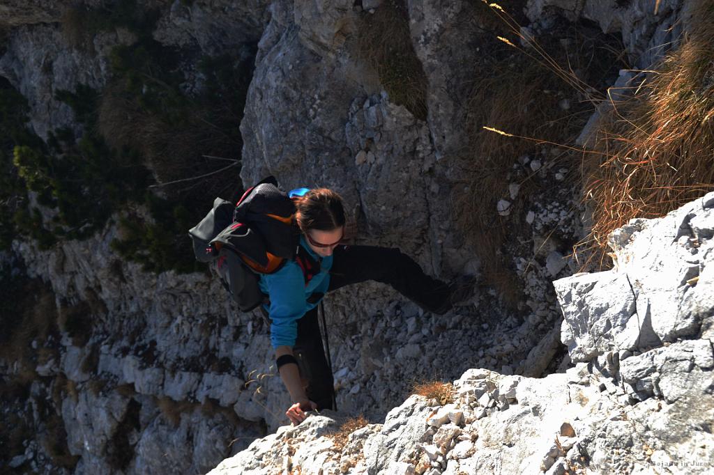Slika_42.jpg - Pazljivost je morala biti na nivoju, saj je bilo ogromno peska, kamenja in tudi krušljivost je bila velika.