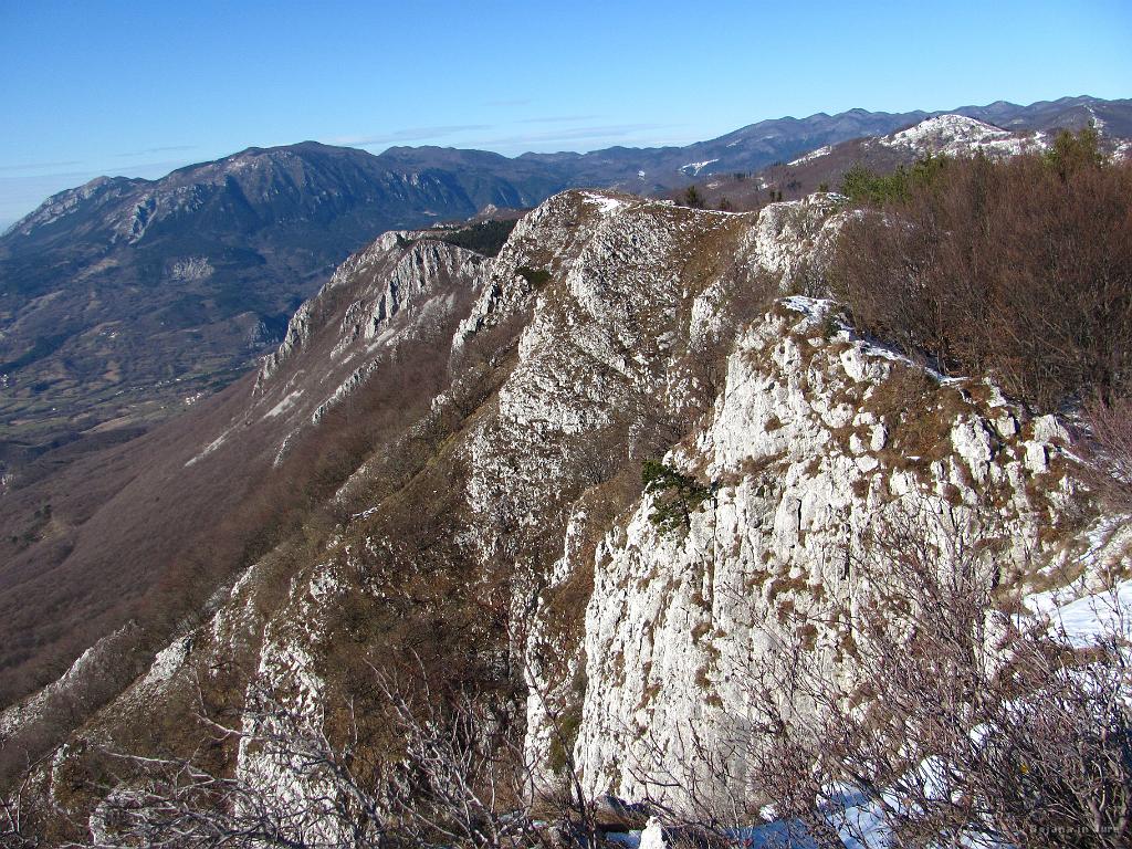 Slika_35.jpg - Hja, ni zaman pot po 'robu'.