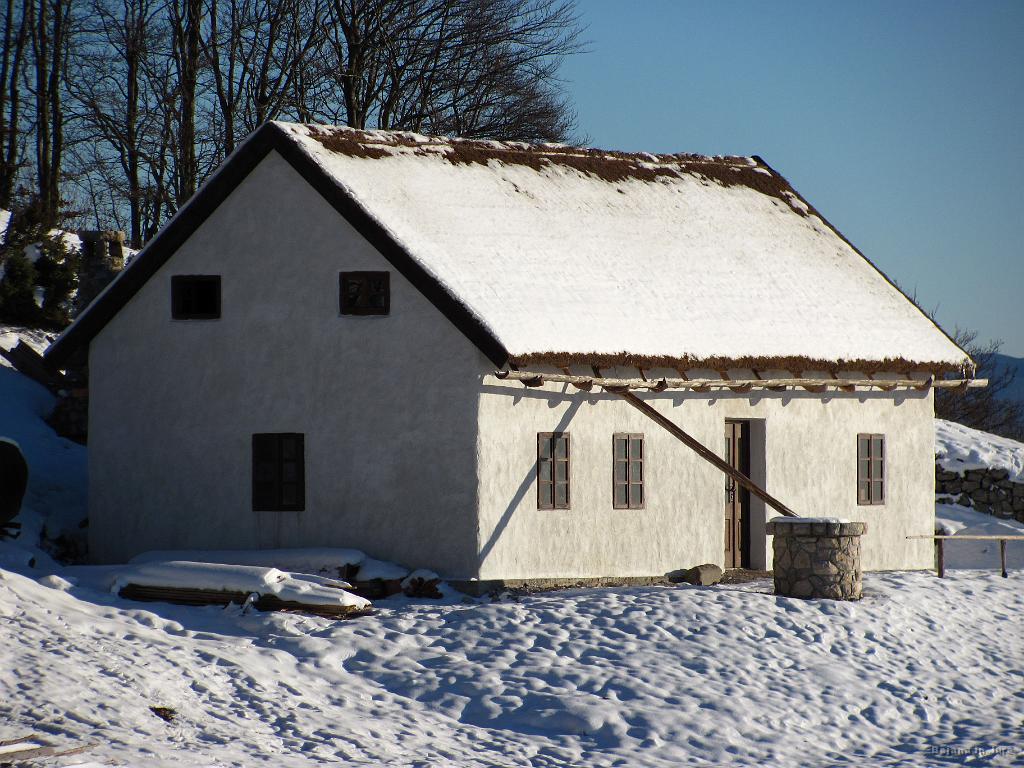 Slika_55.jpg - Kaj je najlepše na tej sliki? Leseni žlebovi, seveda!
