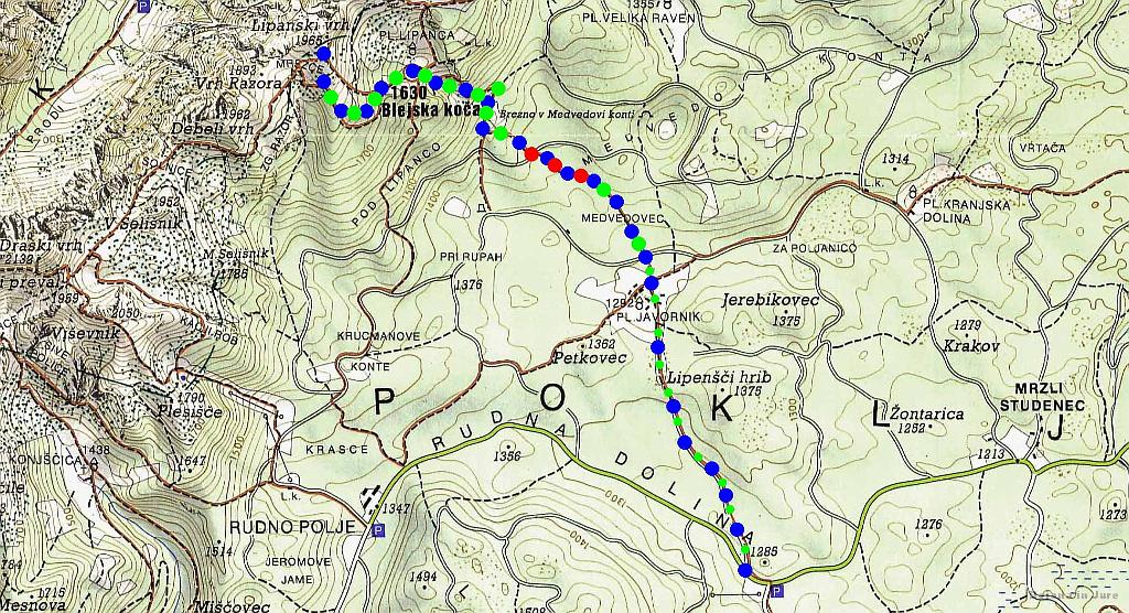 Slika_02.jpg - Rdeče pike označujejo nošenje smučk ob spustu, saj so pešaki povsem razfršlolali pot. Manjše zelene pa označujejo pot, kjer sem nazajgrede nataknil pse nazaj na smuči.