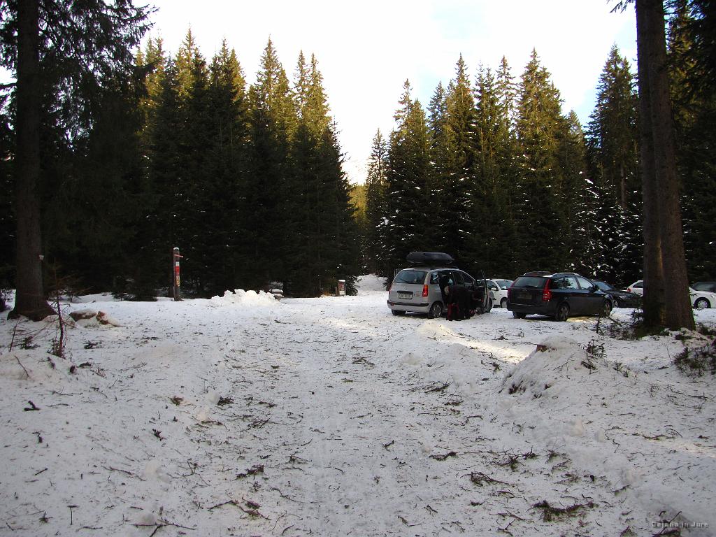 Slika_10.jpg - Polno takih, ki bi se pripeljali na sam vrh, če bi bila le malce bolj široka cesta :)