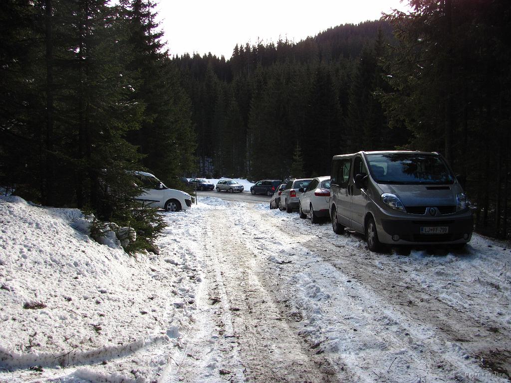 Slika_42.jpg - Ob mojem štartu tu ni bilo niti enega avta. Sedaj pa...