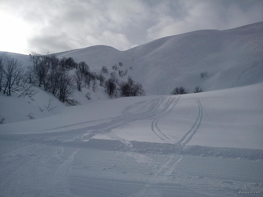Slika_073.jpg - Hja, dovolj za tretji dan smučanja. Gremo proti domu, kaj pa je delal Dejčk?