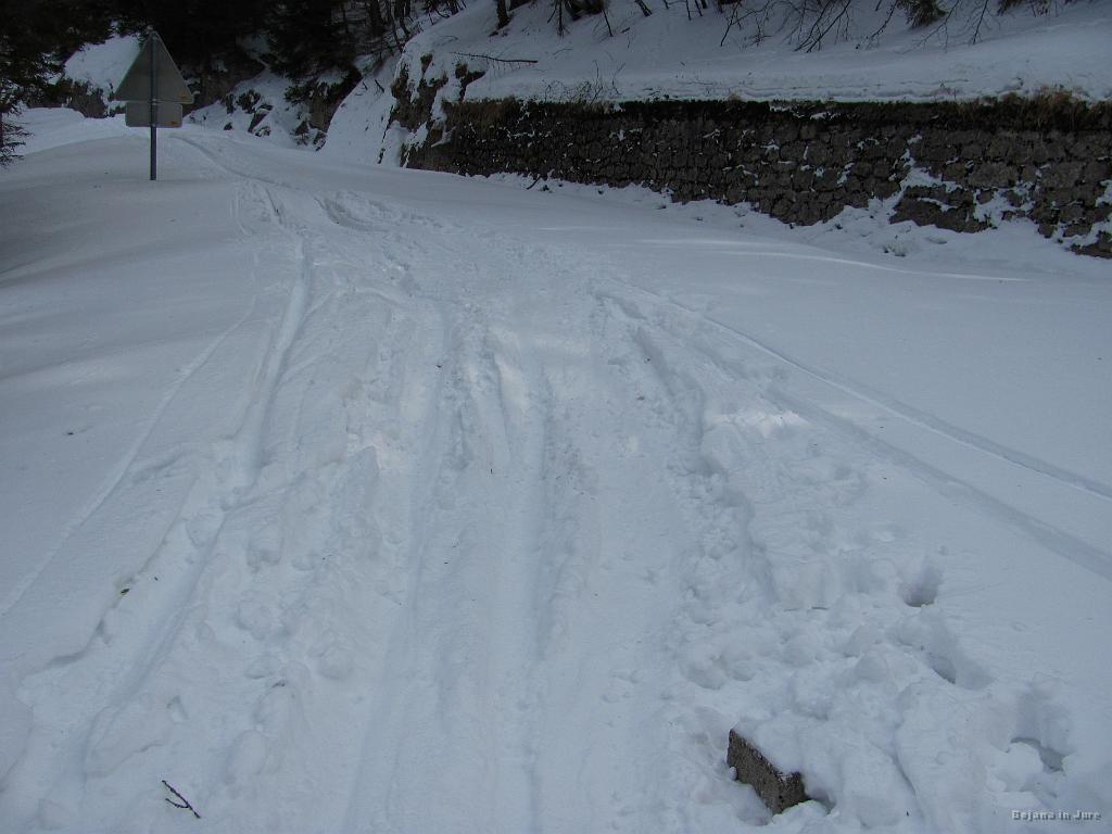 Slika_18.jpg - Dostop z avtomobilom nemogoč, za turaše, krpljarje in ostale obiskovalce pa čudovit.