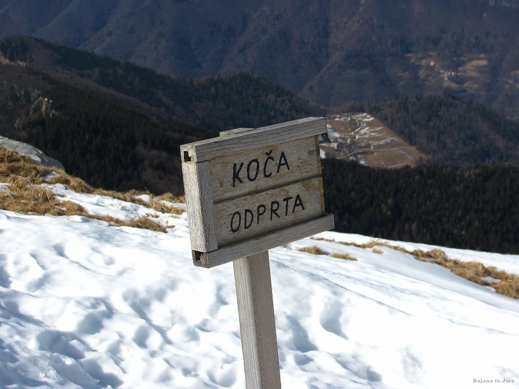 Slika_28.jpg - Zaradi sence pred kočo se ljudje ne odločajo za obisk.