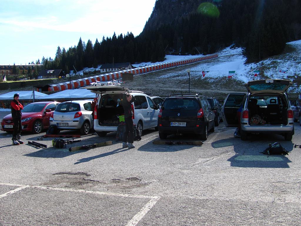 Slika_02.jpg - Sonček že pridno greje. Kaj ne, če je pa ura že čez 9.