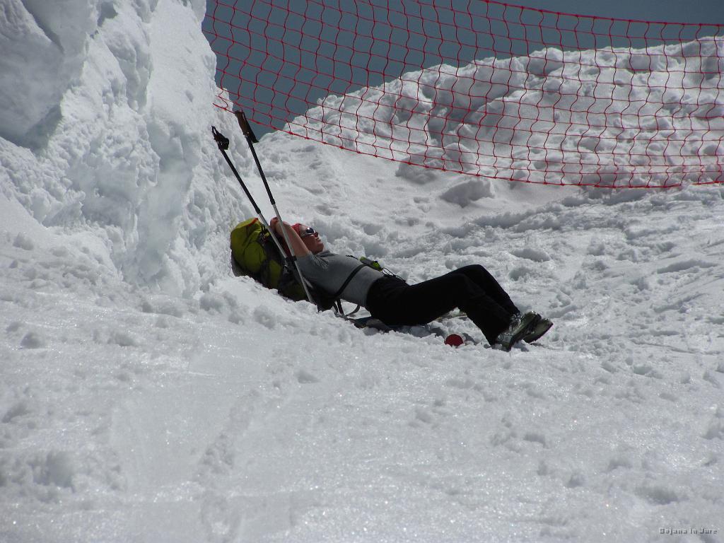 Slika_26.jpg - Tina na vrhu si že dopolnjuje opekline.