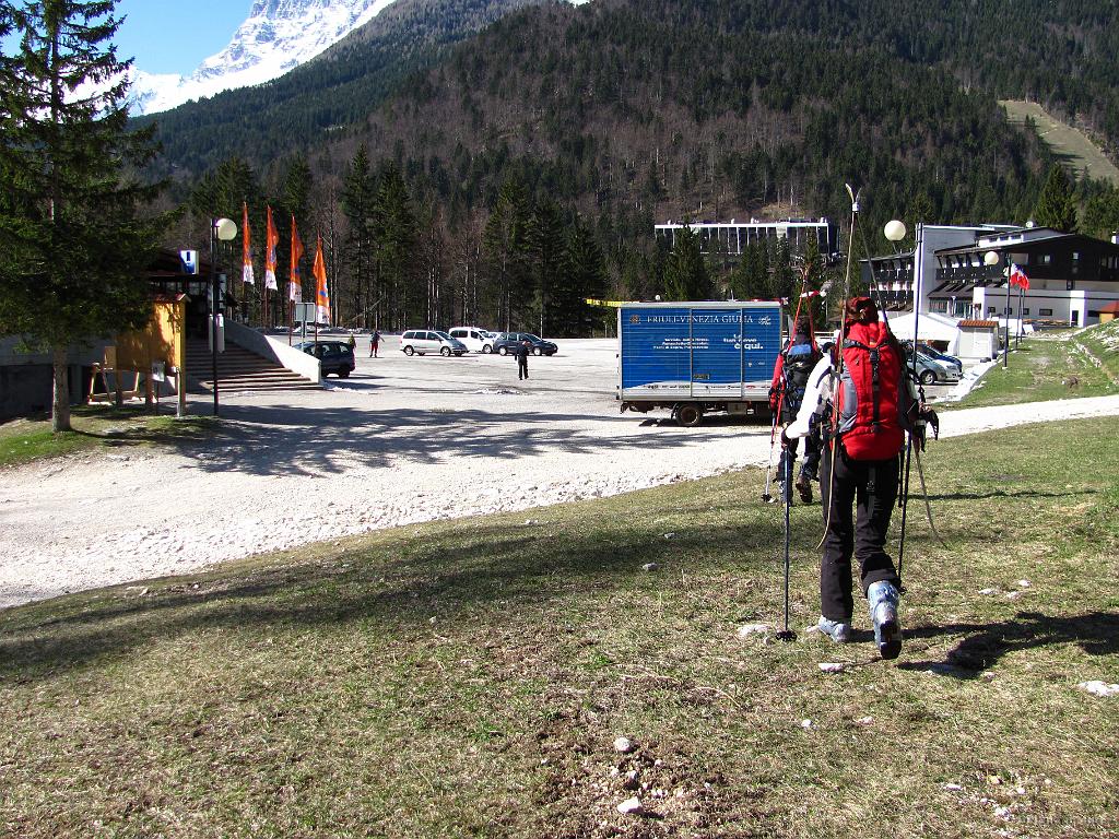 Slika_43.jpg - Še nekaj korakov do avtov.