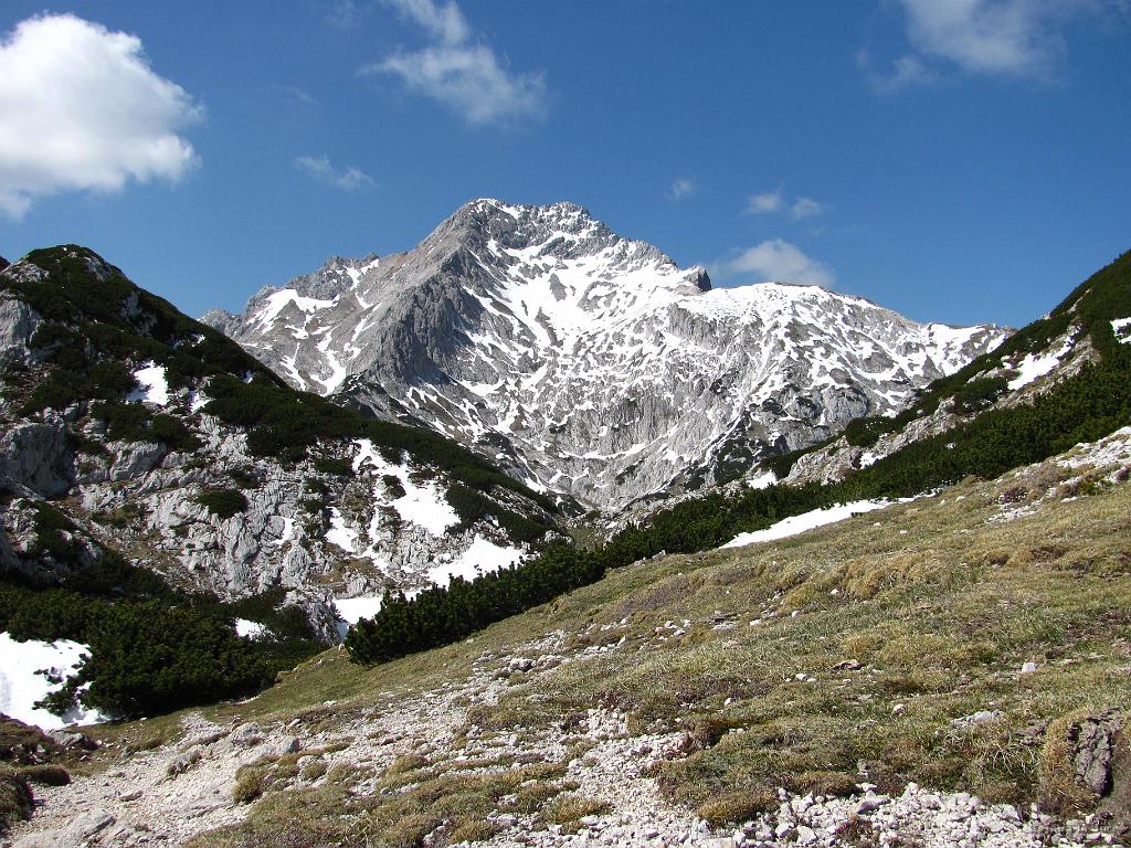 Slika_42.jpg - Nama se je res zdela mogočna! Vendar je ura že čez 15, zato morava naprej.