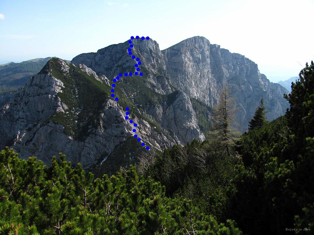Slika_45.jpg - Smer na Konja. Zakaj nisem narisal na naslednji kucelj Rzenik? Ker sva bila že na Konju povsem uničena.