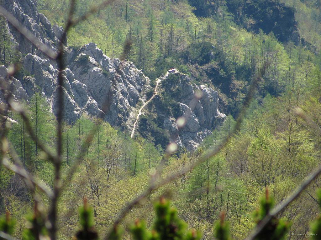 Slika_49.jpg - Malce nad sedlom Presedljaj ob16:20 gledava na razgledno ploščad Počivalo.