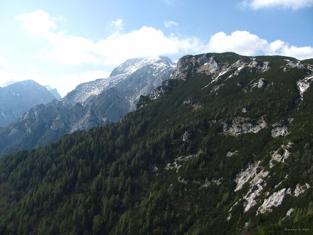 Slika_52.jpg - Nad vršace se vijejo oblaki.