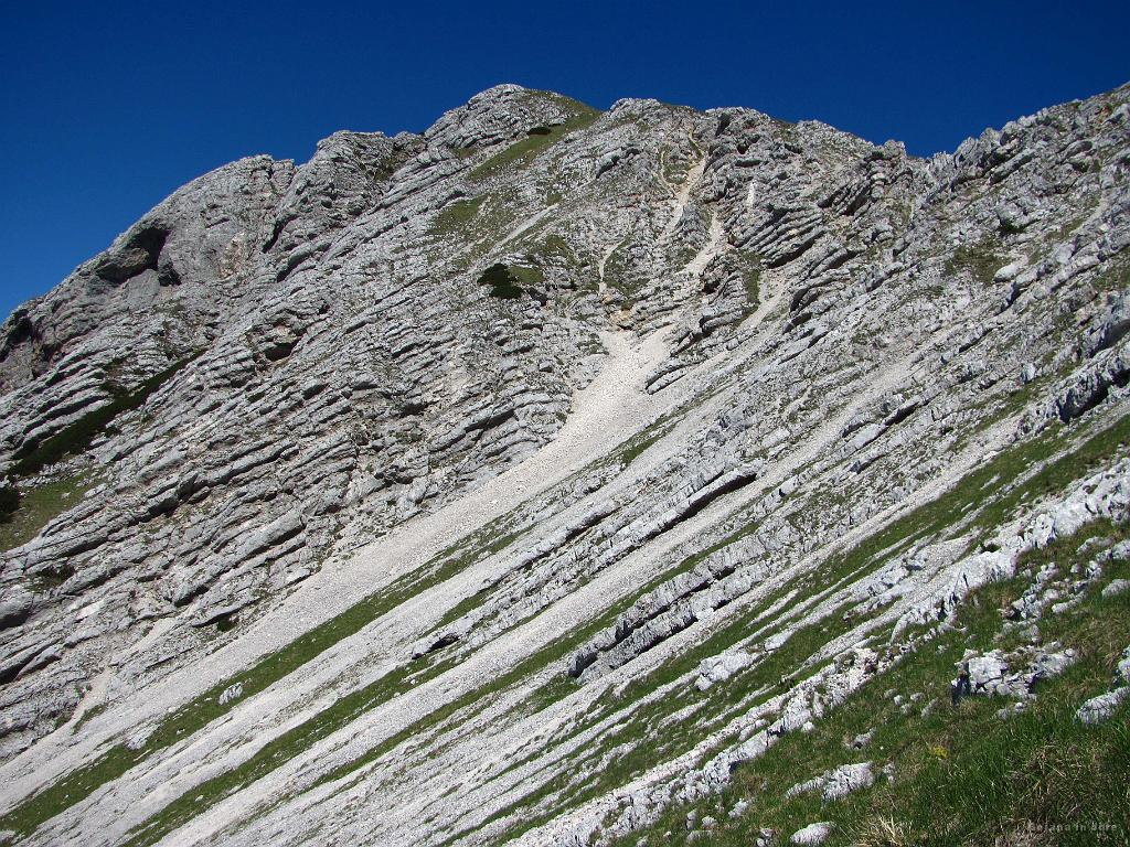 Slika_026.jpg - V tej smeri sem sicer razmišljal kje bi se dalo na vrh, vendar je preveč izpostavljeno.