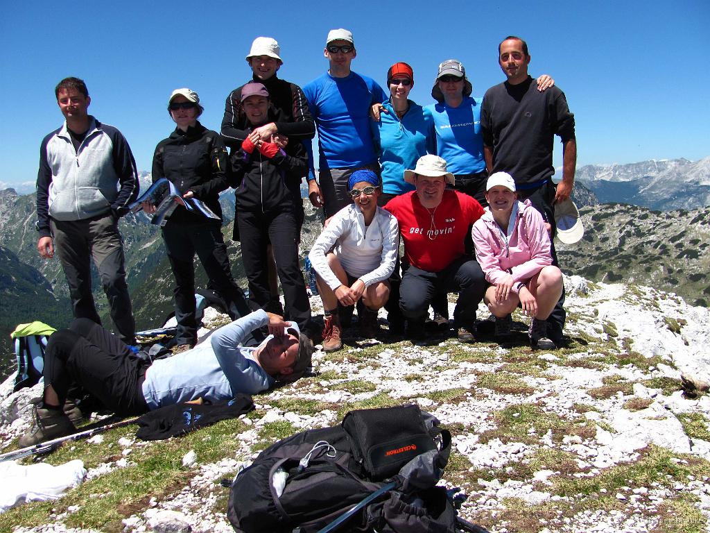 Slika_061.jpg - Odprava Mahavšček 2012 (zadaj z leve Primož, Irena, Boštjan, Borut Bojana, jest, Janez; sredina Simona, Maja, Matej in Maja; v ospredju Jure).