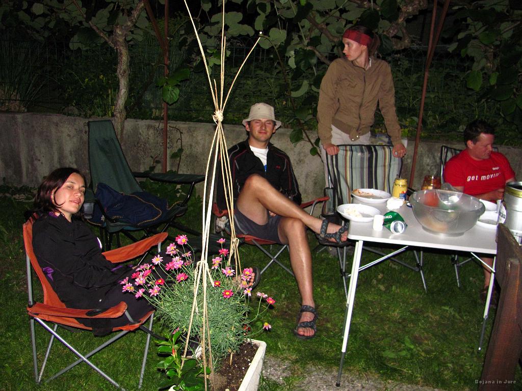 Slika_114.jpg - Ura že čez 22h, zato se počasi razmišlja o spanju.