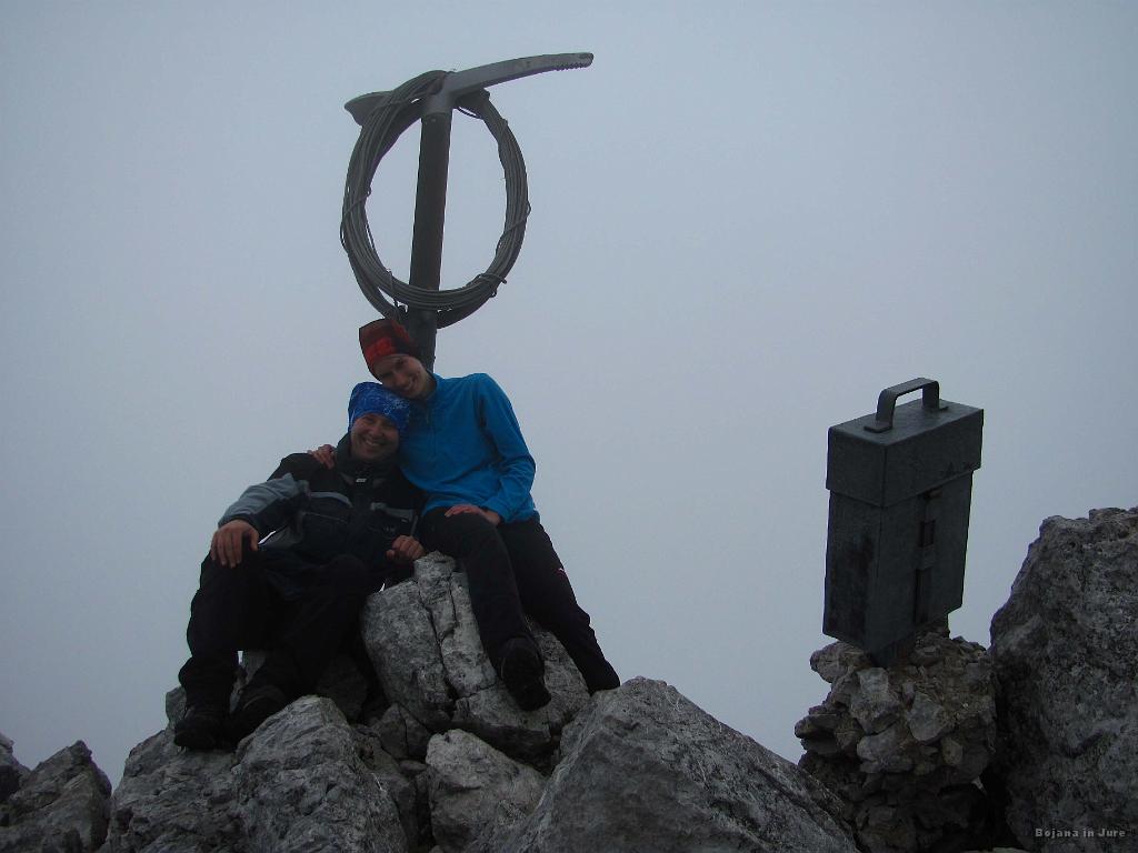 Slika_38.jpg - Gasilska z dvema gasilcema.