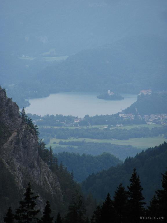 Slika_68.jpg - Blejsko jezero tam v daljavi.