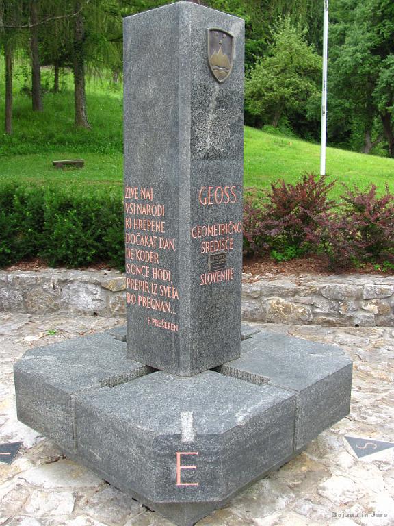 Slika_008.jpg - Evo, še težiščna točka. Ne vem sicer, kako so to izmerili (so na konico šestila postavili kos kartona v obliki Slovenije?), bi pa Julijci gotovo prevagali bolj na zahodno stran. Pa saj važen je namen.