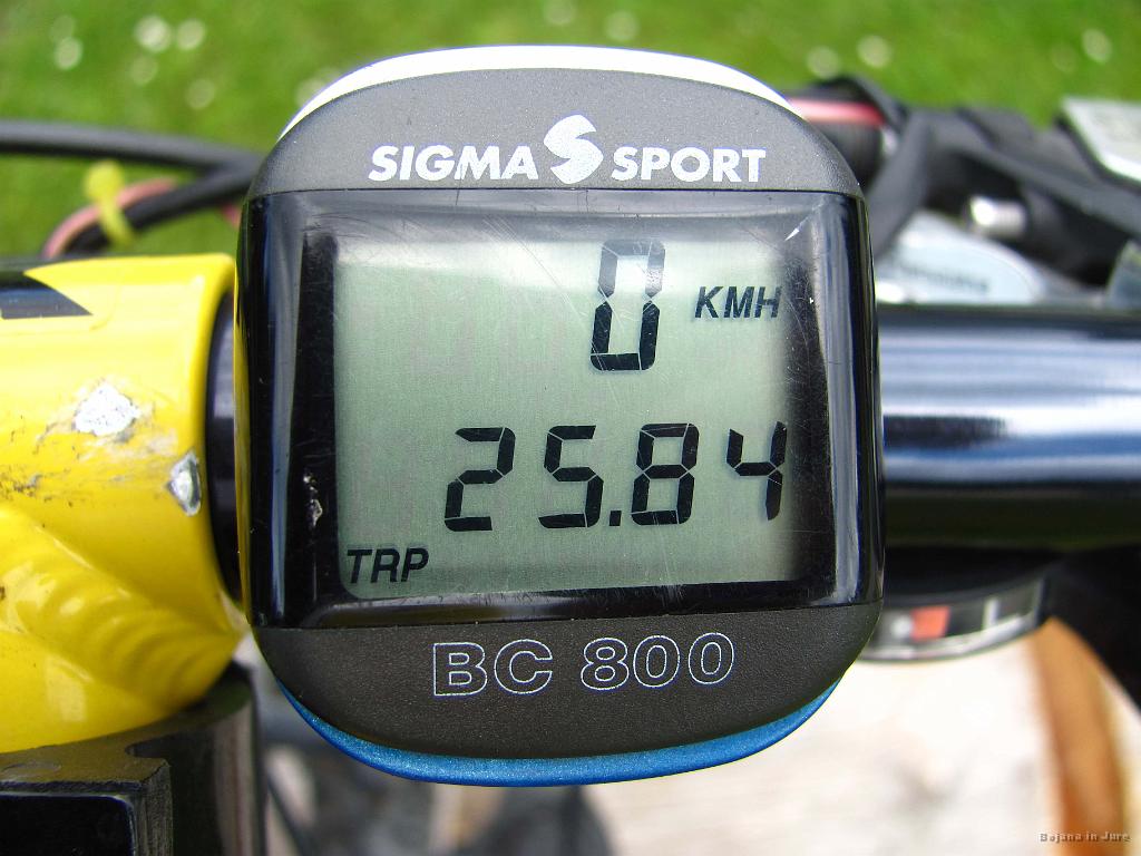 Slika_059.jpg - Juretov števec kaže, da sva nagonila 25,84 km.
