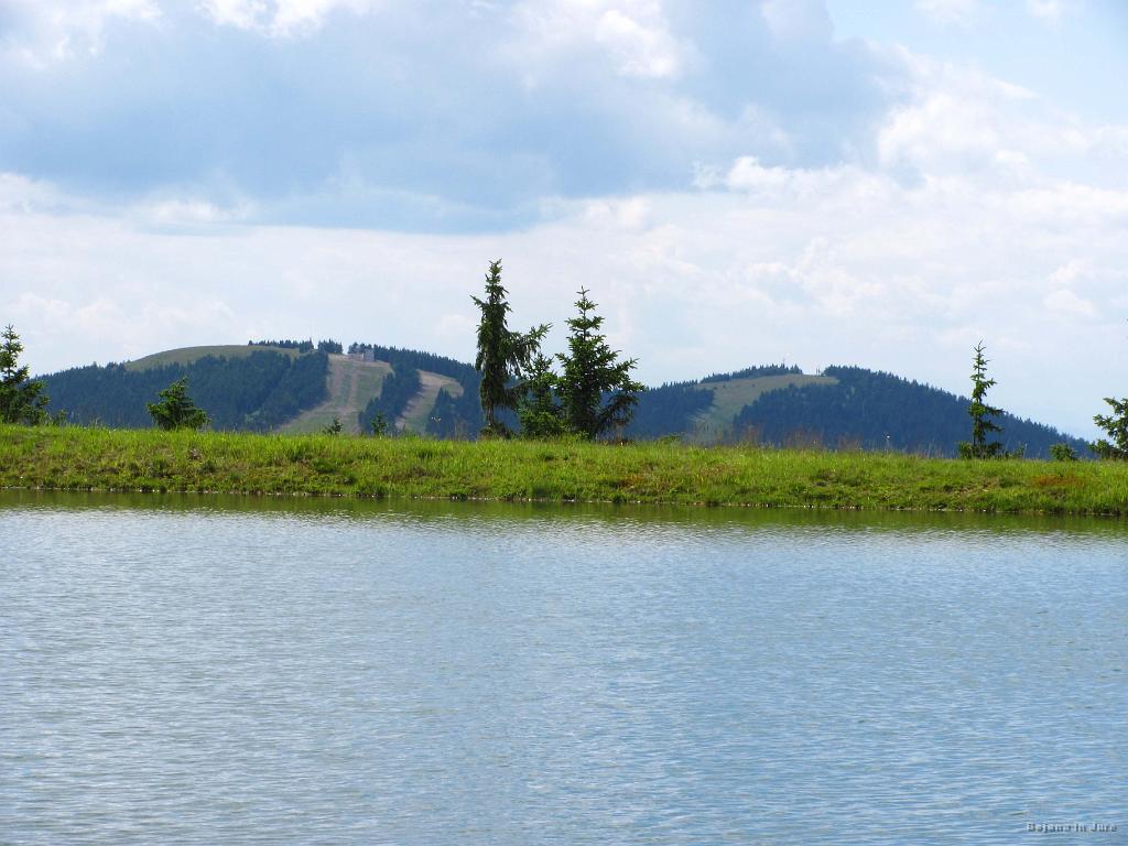 Slika_147.jpg - In po doooolgem, a lepem povratku sva spet pri jezercu blizu Ribniške koče, pogled pa je usmerjen na Kope.