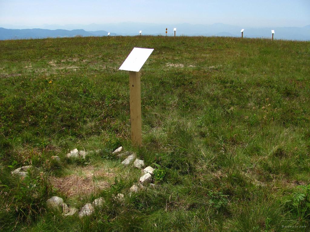 Slika_167.jpg - Energijske točke. Tabel ni, zato pa dobiš razpored in opis točk na recepciji hotela.